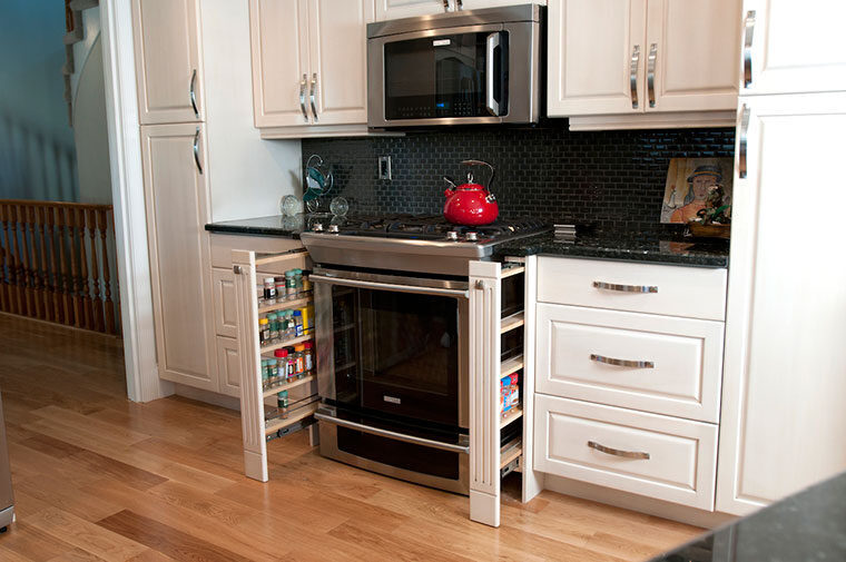 Range with pull-out spice cabinets