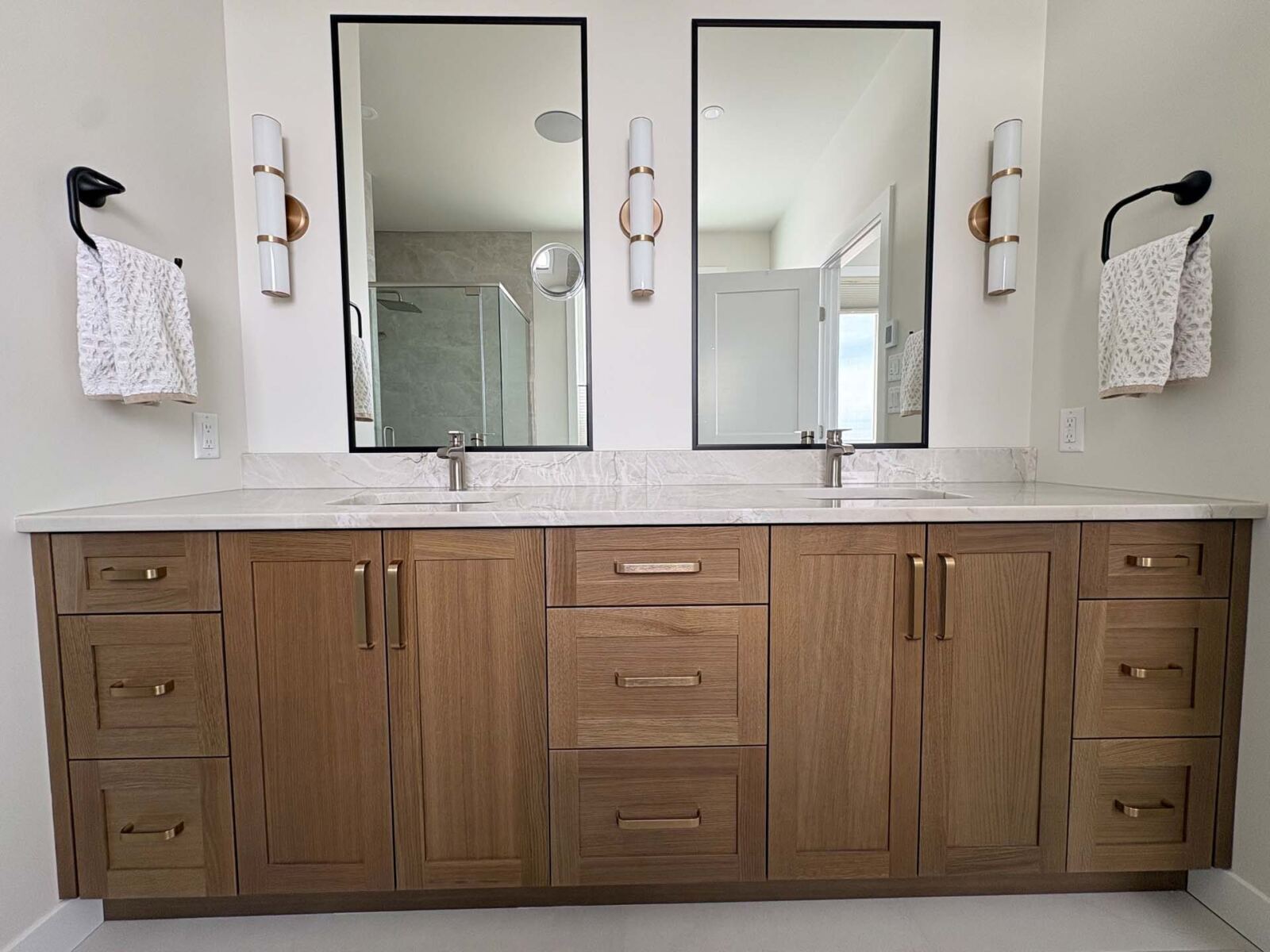 Double vanity with twin faucets